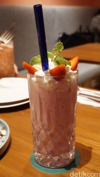 Bersantap Ditemani Interior Unik ala Mediterania-Futuristik di Mother Monster