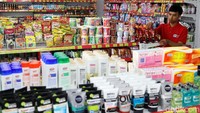 Produk-produk di 212 Mart berasal dari distribution center yang ditunjuk oleh Koperasi Syariah 212 dan produk milik anggota Koperasi Syariah 212.