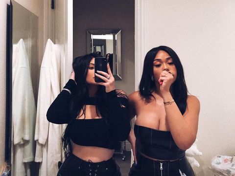 Tips Langsing Kylie Jenner Setelah Lahiran: Pakai Korset Selama 46 Hari