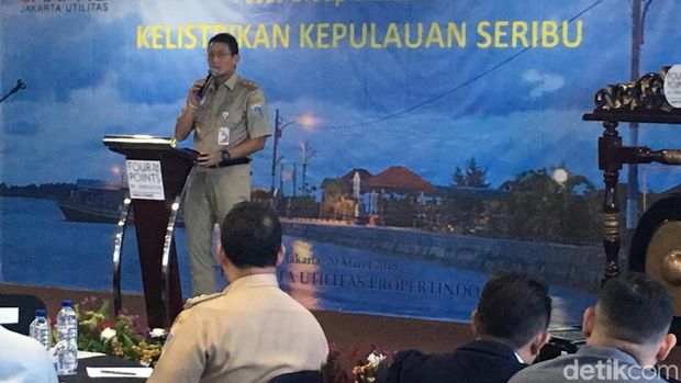 Canda Sandi soal Anies Ambil Sampah Pakai Tangan: Nakal Sekali