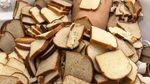 Ups! Lucunya Ekspresi Anak Ini Saat Bergaya dengan Makanan