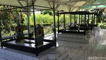 Foto: Kolam & Makam Penuh Berkah di Ciamis