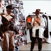 Seperti Kanye, Rihanna, dan Beyonce, debut Agnez di runway akan menjadi pemberitaan besar. Melihat kecintaannya pada fashion yang dramatis dan selalu berevolusi, gelar desainer akan pas buatnya, tulis Vogue kala itu. Foto: Instagram Agnez Mo