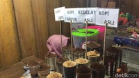 Kopi juga ada beragam jenis. Ada yang sudah dibubuhi rempah sehingga bisa langsung diseduh. Dijual dalam bentuk biji dan digiling halus. Foto: detikfood