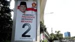 Baliho Besar Prabowo Mejeng di Bawah Flyover Tomang dan Slipi
