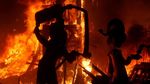 Foto: Aksi Bakar Monumen di Festival Las Fallas Spanyol