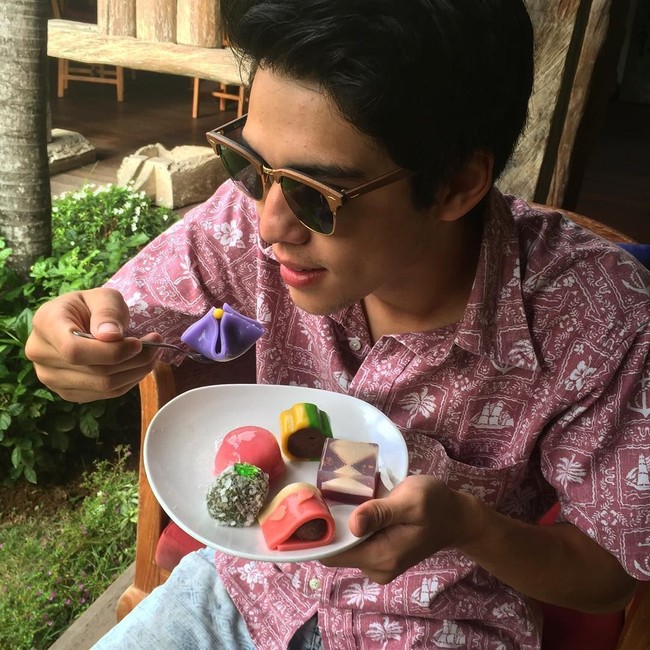 Gaya Makan Maxime Bouttier hingga Nafa Urbach yang Tetap Cantik