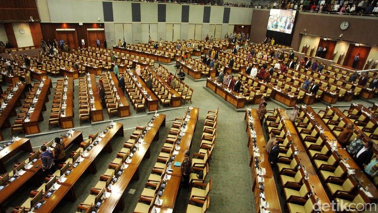 DPR Siap Paripurnakan RUU Antiterorisme Jumat 25 Mei DPR Siap Paripurnakan RUU Antiterorisme Jumat 25 Mei
