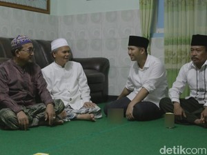 Ziarah Ke Makam Kiai Asad, Emil Didoakan Para Kiai Sepuh
