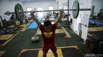 Berbincang dan Melihat Eko Yuli Irawan Berlatih