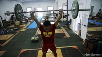 Dengan kepastian itu, Eko bisa kian fokus berlatih. Dia sudah menjalani latihan sejak awal bulan ini dan sudah memasang target untuk mengembalikan kondisinya mendekati ideal sebulan ke depan.