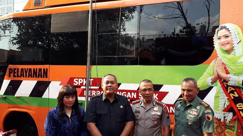 Urus SKCK Dipermudah dengan Bus Polisi Suroboyo Sobo Kelurahan Urus SKCK Dipermudah dengan Bus Polisi Suroboyo Sobo Kelurahan