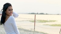 Dalam videonya, Lucinta Luna terlihat usai operasi kelamin. Suara prianya juga masih kentara. Dan seiring hal itu, ada berkas digital Pengadilan Negeri Jakbar tentang perubahan kelamin Lucinta. Foto: Instagram/melly.bradley