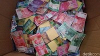 Harusnya pembeli rumah Mujiono yang bernama Ali datang ke bank untuk menyaksikan isi kardus, tapi dia tak bisa dihubungi. Kini Ali tak diketahui keberadaannya. (Foto: Adhar Muttaqin/detikcom)