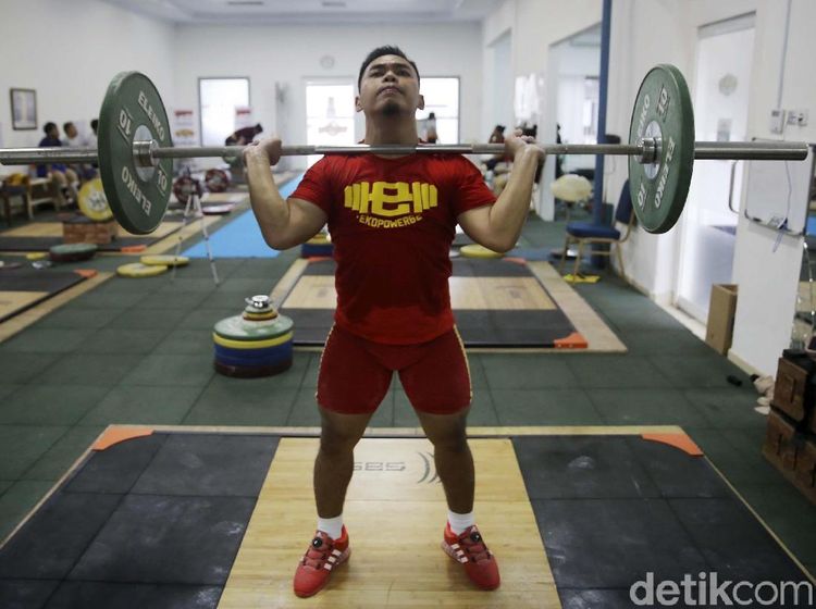 Berbincang dan Melihat Eko Yuli Irawan Berlatih