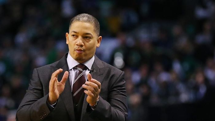 Tyronn Lue mundur dari Cleveland Cavaliers karena masalah kesehatan (Adam Glanzman/Getty Images) Tyronn Lue mundur dari Cleveland Cavaliers karena masalah kesehatan (Adam Glanzman/Getty Images)