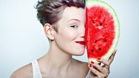 Semangka adalah sahabat yang baik untuk diet, Beyonce saja suka! Karena terdiri dari 92 persen air, satu cangkir (340 gram) semangka yang sudah dipotong saja hanya berjumlah 37 kalori. Tak hanya itu, ia juga mengandung antioksidan lycopene dan serat yang baik untuk pencernaan.  Foto: Istimewa