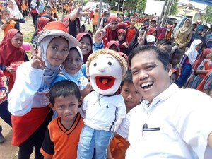 Hari Dongeng Sedunia, Ratusan Siswa Sulsel Terbius Cerita Kak Heru