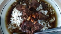 Seporsi nasi rawon postingan @njanjan_tulungagung ini udah menggoda belum? Foto: Instagram