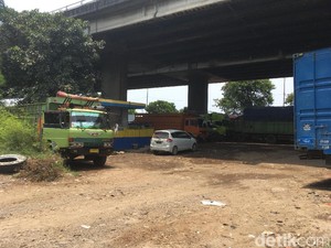 Dishub akan Cek Parkiran Truk Liar di Kolong Tol Kalijodo