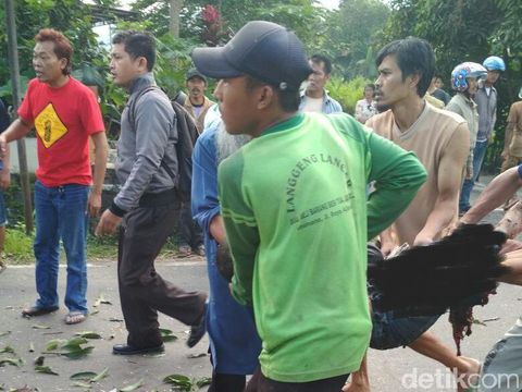 Penampakan Usai Truk Rem Blong Hajar Motor dan Mobil di Brebes
