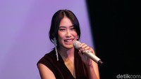 Setelah mengeluarkan album terbarunya, Alika pun merasa lega. Foto: Palevi/detikHOT