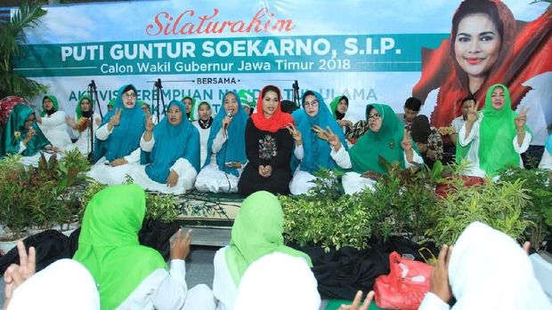 Pesona Puti Guntur Jadi Magnet Ibu-Ibu Pengajian