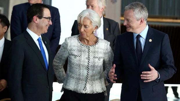 Direktur Pelaksana IMF Christine Lagarde (tengah)