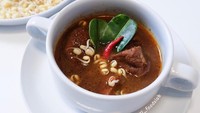 Hmm rawon yang tampil lebih bergaya ini juga tak kalah menggoda ya. Postingan @acchiasri_foodlab ini ternyata rawon buatan sendiri lho. Foto: Instagram