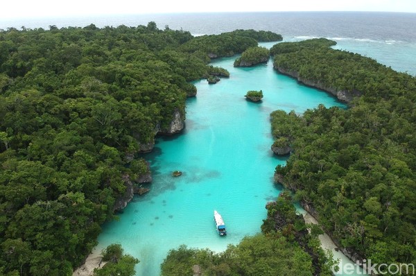 Begini kecantikan laguna ini jika dilihat dari udara. Foto diambil dengan menggunakan drone. (Sendy Aditya/Istimewa)
