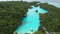 Silakan datangi Ambon, Banda Neira, Morotai sampai ke Kepulauan Kei. Kalau foto ini, adalah Pulau Bair di Kepulauan Kei yang disebut-sebut mirip seperti di Raja Ampat (Shendy Aditya/Istimewa)