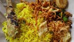Sedap! Makan Siang dengan 10 Nasi Kuning Berlauk Komplet dari Netizen