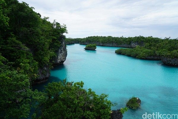 Begini keindahan Laguna Pulau Bair dari atas ketinggian. Bair adalah salah satu pulau yang ada di Kepulauan Kei, Maluku Tenggara. Bair di bawah wilayah administrasi Kota Tual. (Wahyu/detikTravel)