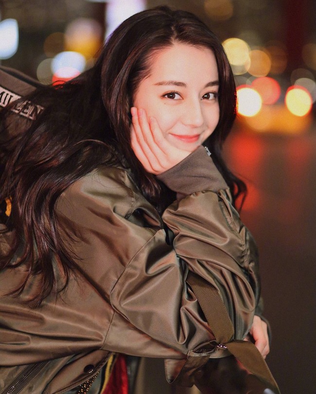 Dilraba Dilmurat merupakan aktris China yang disebut sebagai wanita tercantik Asia 2017 menurut I-Magazine yang merilis Fashion Face Awards 2017. Foto: Instagram