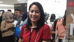 Deretan Gadis Cantik Berburu Kerja di Senayan