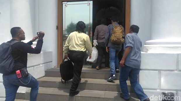 643 KIP yang Ditemukan di Laundry Dibawa ke Polrestabes Surabaya
