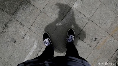 Cuitan Lucu Netizen Hadapi Hari Tanpa Bayangan