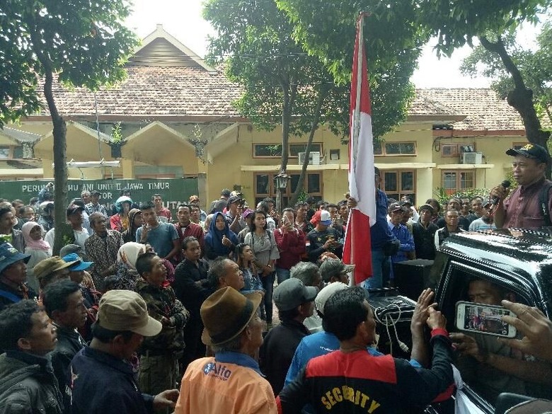 Warga Banyuwangi Minta BPN Kembalikan Tanah Rakyat dalam Sepekan Warga Banyuwangi Minta BPN Kembalikan Tanah Rakyat dalam Sepekan