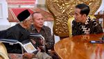 Foto: Hangat Pertemuan Jokowi dengan Nyak Sandang