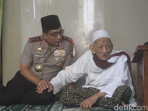 Silaturahmi ke Kiai Sepuh, Kapolda Jatim Berharap Pilkada Aman