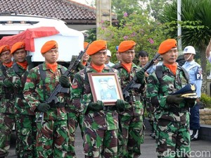 Jasad Pilot Pesawat yang Jatuh di Cilacap Diterbangkan ke Malang