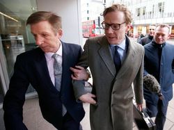 Dua Orang Ini Bikin Facebook dan Zuckerberg Dihantam Krisis