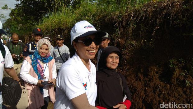 Menteri BUMN Rini Soemarno di Desa Kanangasari. 