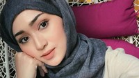 Di awal hubungan mereka, Suzana mengaku cuma tahu Hafizh sebagai pebalap motor. Tak menyangka dia adalah rider profesional. (Instagram @@suzanamnf)