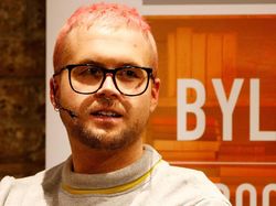 Dua Orang Ini Bikin Facebook dan Zuckerberg Dihantam Krisis