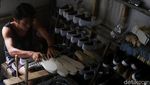 Foto: Melihat Produksi Sepatu Rumahan