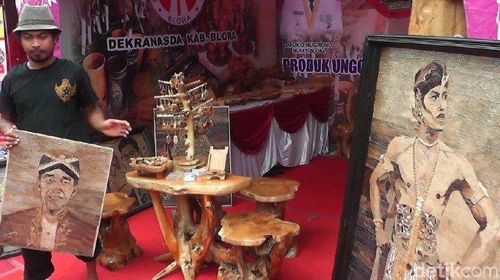 Di Tangan Pria Blora Ini, Sampah Pelepah Pisang Jadi Secantik Ini