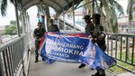 Satpol PP Turunkan Spanduk Gerindra-PD-Perindo di Cempaka Putih