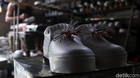 Ini contoh sepatu yang telah jadi.