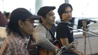Di album tersebut ia bercerita tentang hal-hal personal dan masa transisi yang ia alami. Foto: Asep Syaifullah
